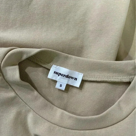 Superdown Kayla Tee - Picture 7 of 7